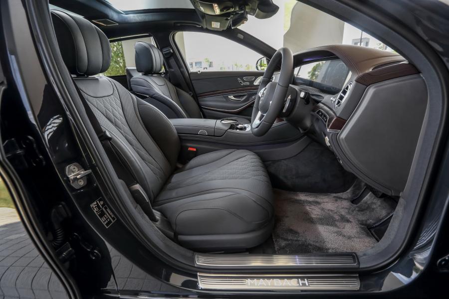 Интерьер Mercedes-Maybach S560 (X222) 2018 года  (MY) (фото 6 из 23)